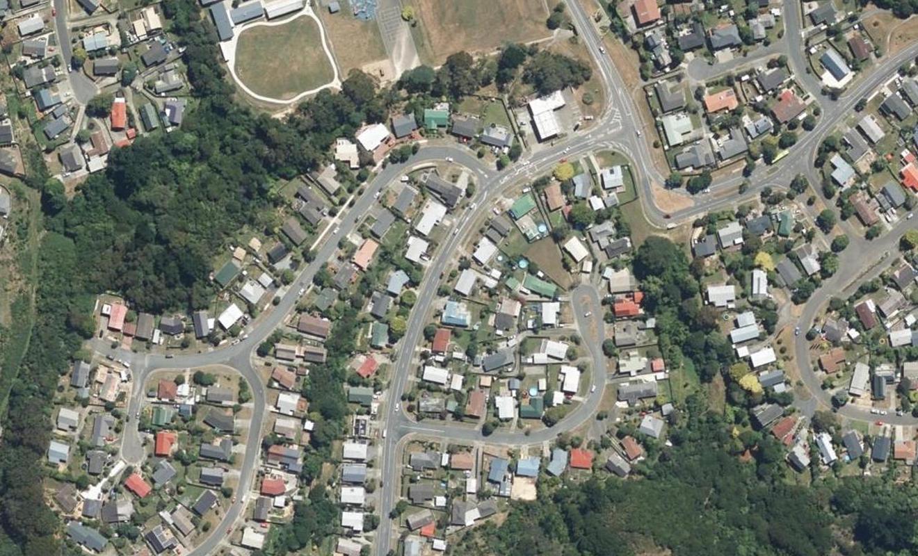 98 Omapere Street, Whitby, Porirua - Carousel 1