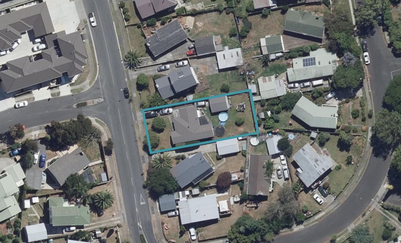 32 Deanwell Avenue, Deanwell, Hamilton - Carousel 1