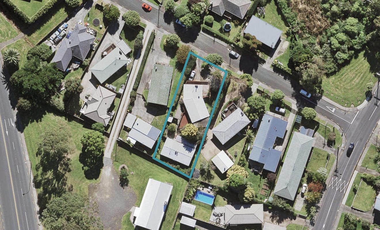 8 Coletta Lane, Te Atatu South, Auckland - Carousel 1