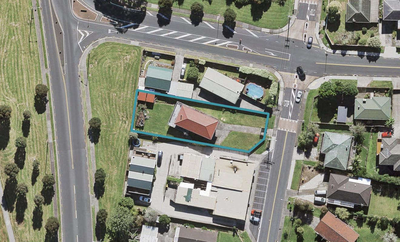 91 Vodanovich Road, Te Atatu South, Auckland - Carousel 1