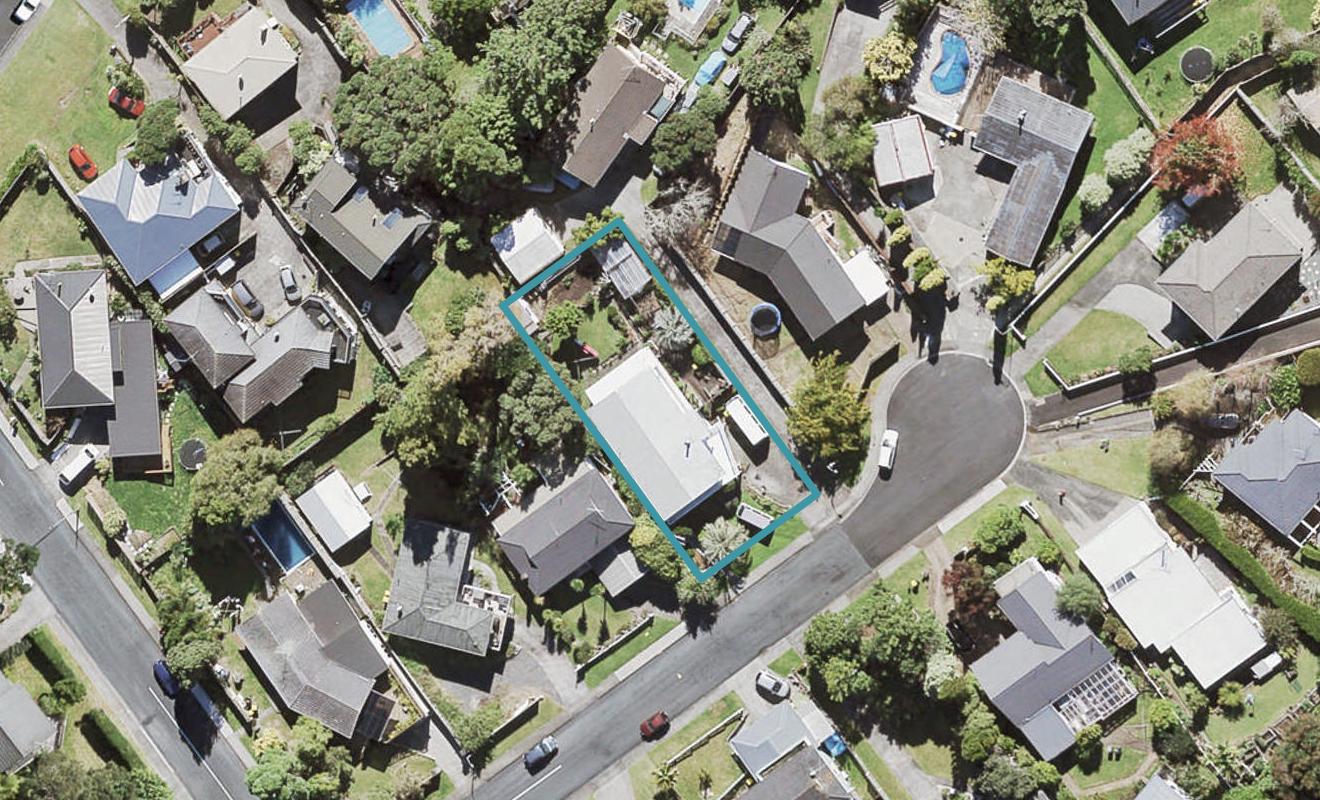 7 Glenroy Place, Green Bay, Auckland - Carousel 1