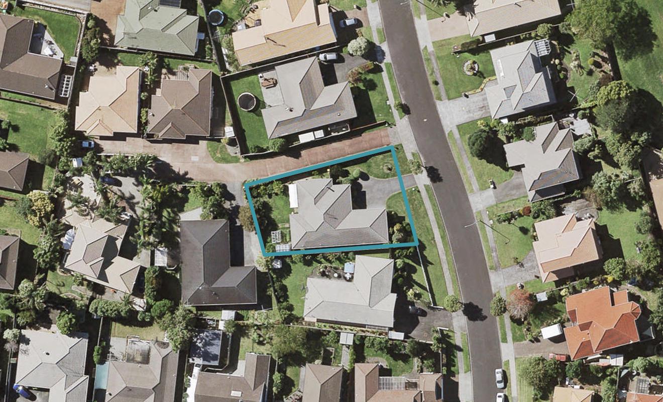 8 Pajaro Place, Golflands, Auckland - Carousel 1