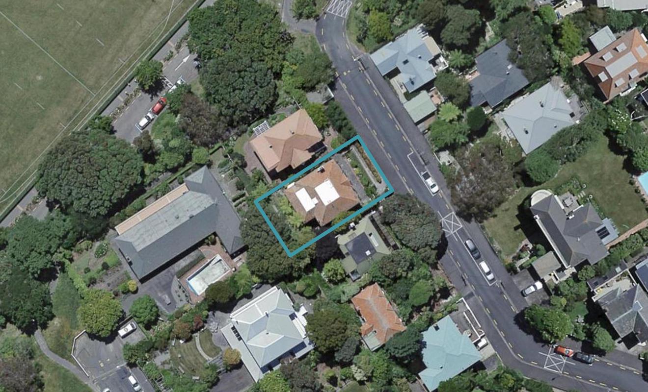 9 Kinross Street, Kelburn, Wellington - Carousel 1