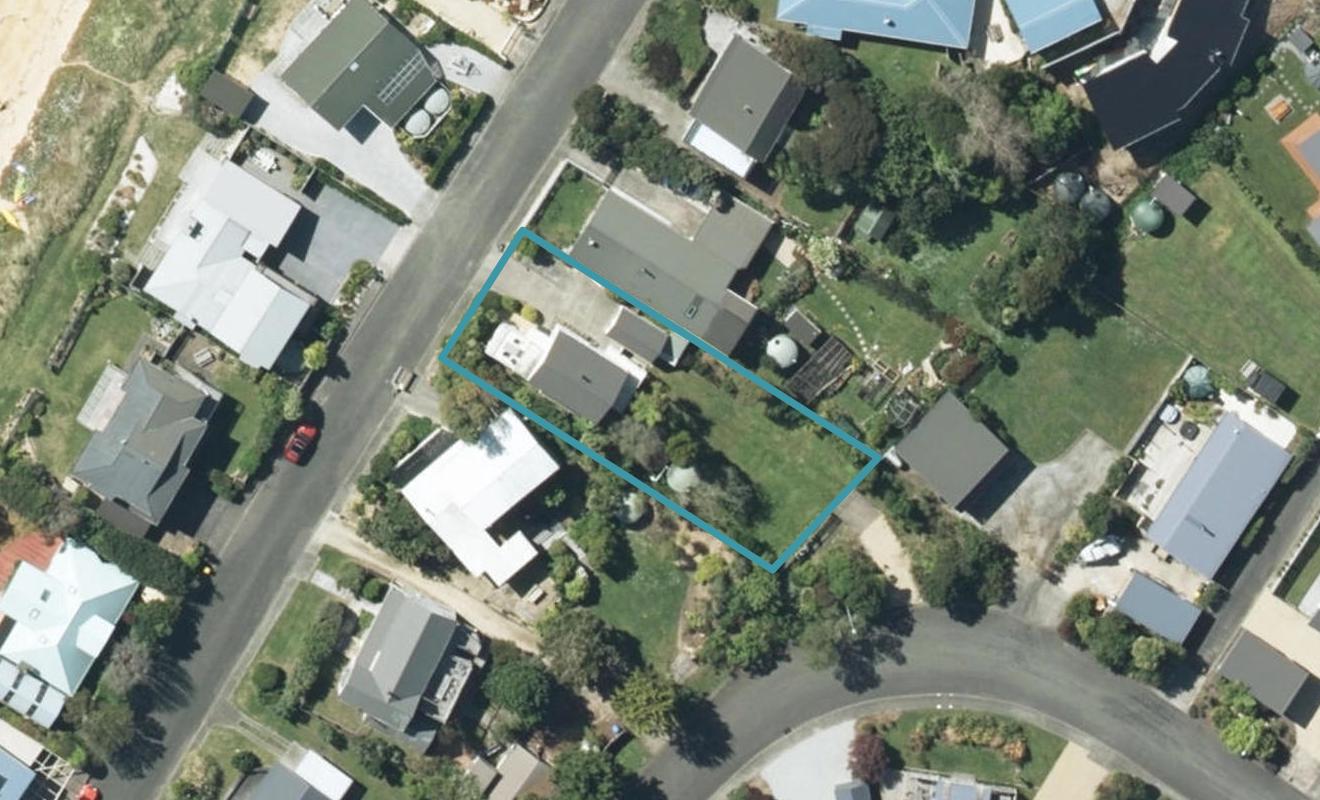 24 Cornwall Place, Tata Beach - Carousel 1