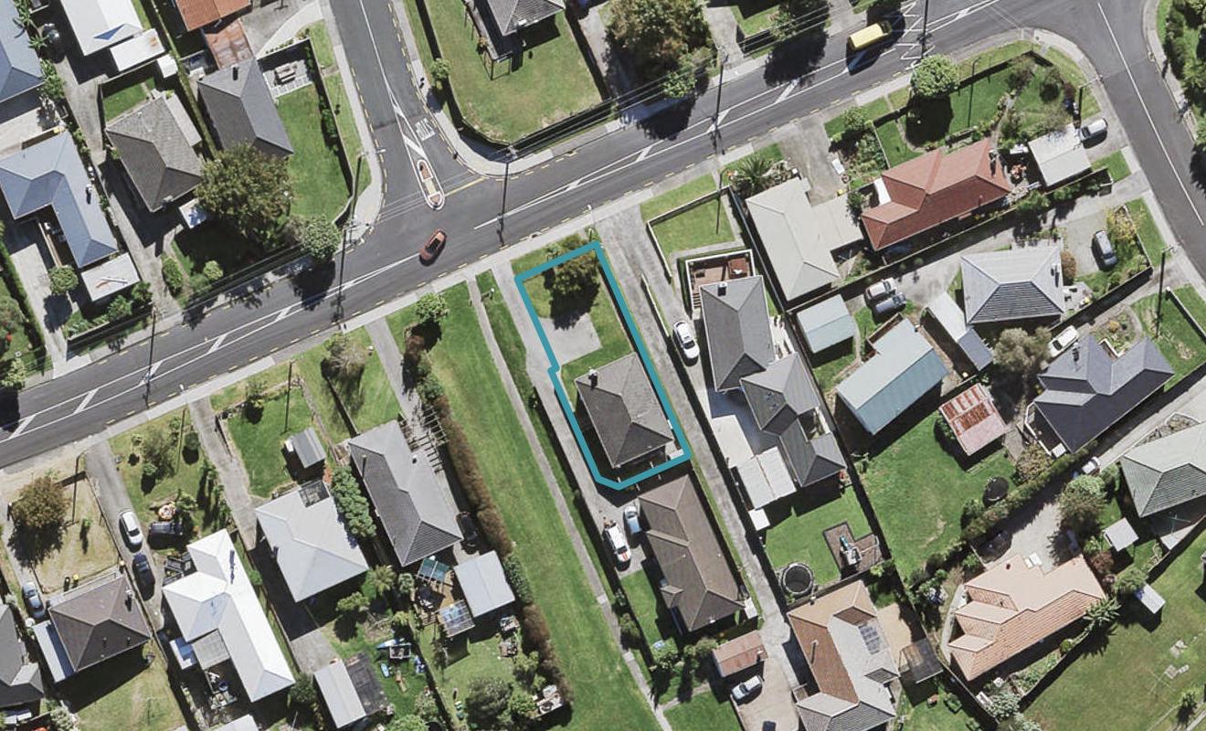 46 Vodanovich Road, Te Atatu South, Auckland - Carousel 1
