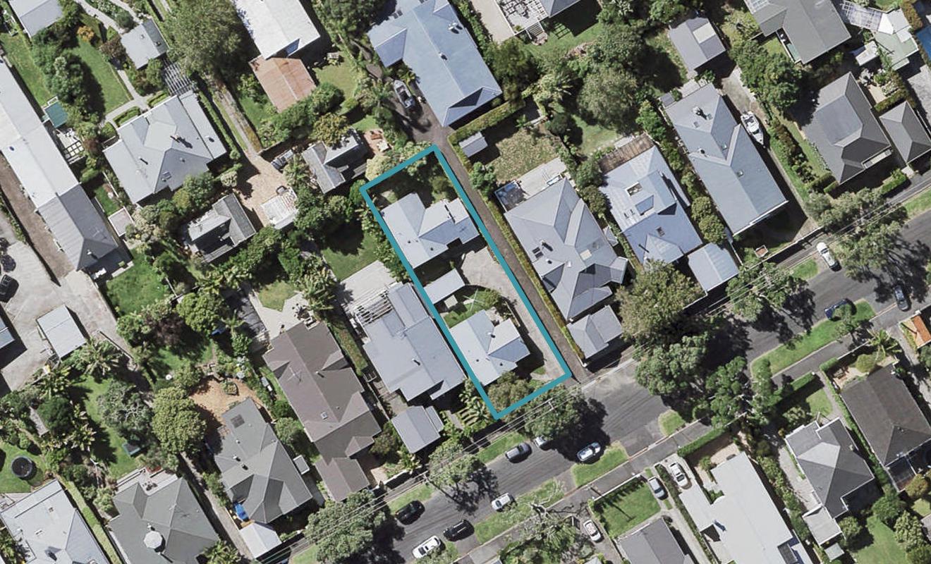 2/10 Ascot Avenue, Narrow Neck, Auckland - Carousel 1