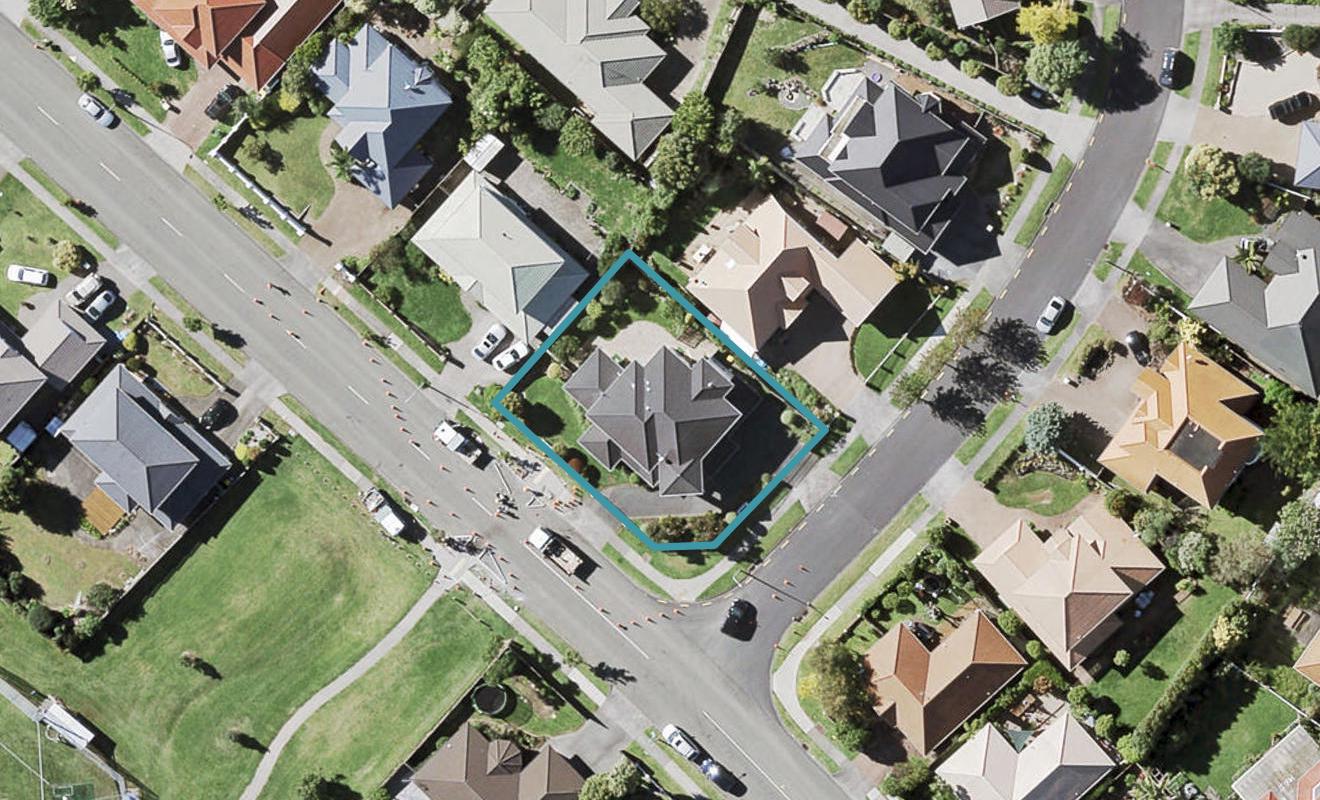 2 Rochester Crescent, Somerville, Auckland - Carousel 1