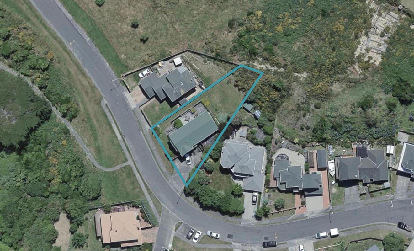 17 Domanski Crescent, Owhiro Bay, Wellington - Carousel 1