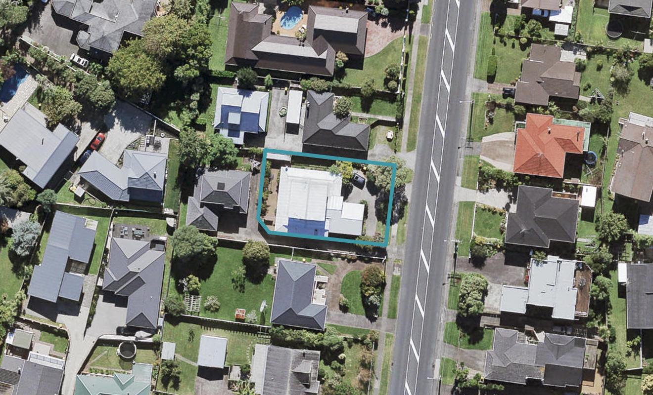 46 Te Atatu Road, Te Atatu South, Auckland - Carousel 1