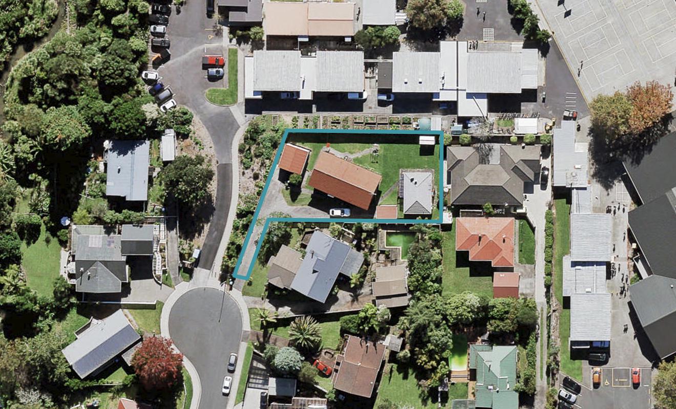 11 Castlewood Grove, Blockhouse Bay, Auckland - Carousel 1