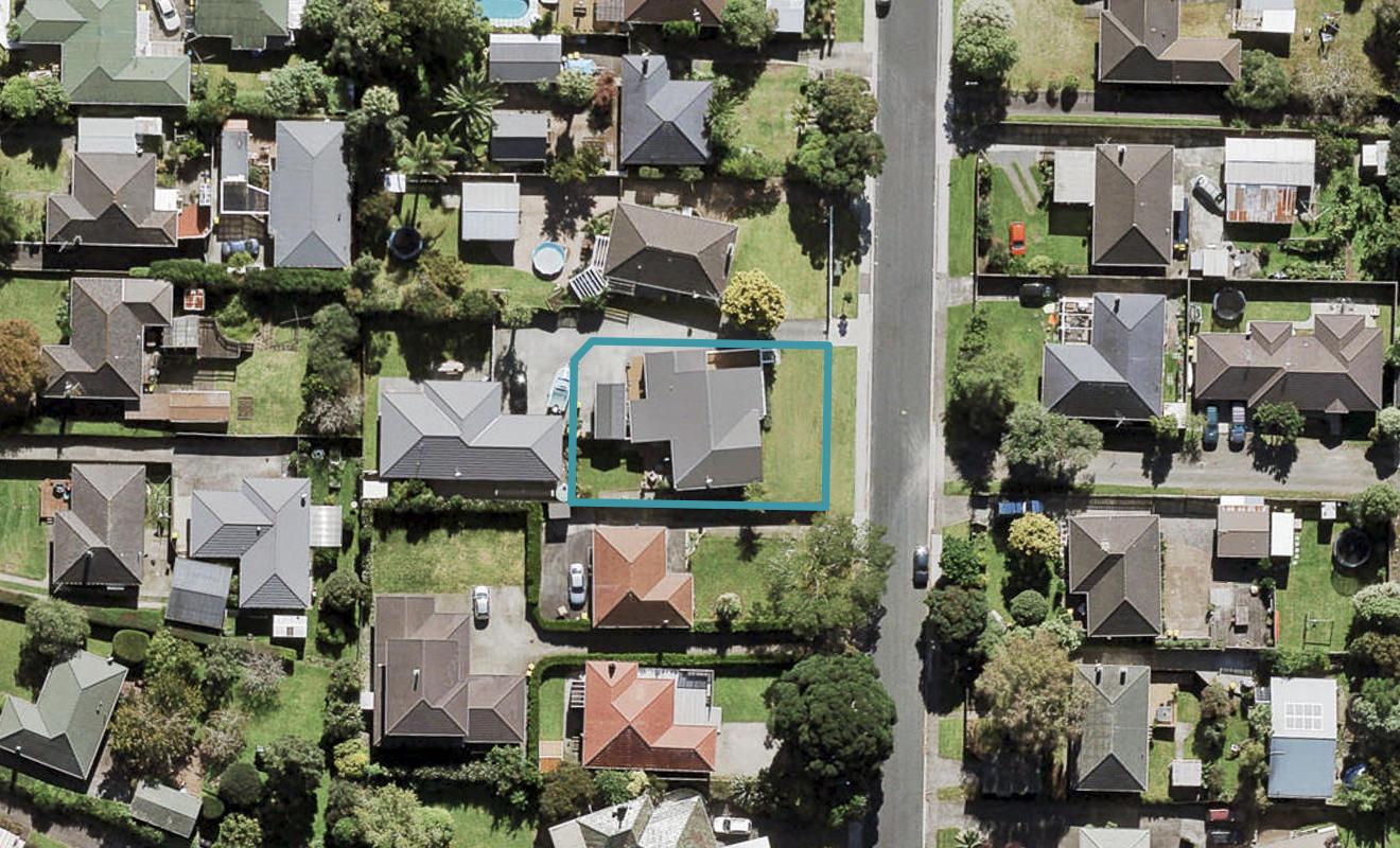12 Kervil Avenue, Te Atatu Peninsula, Auckland - Carousel 1