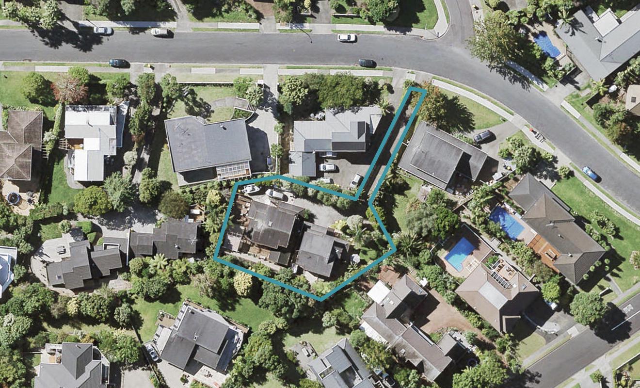 2/8 Penguin Drive, Murrays Bay, Auckland - Carousel 1