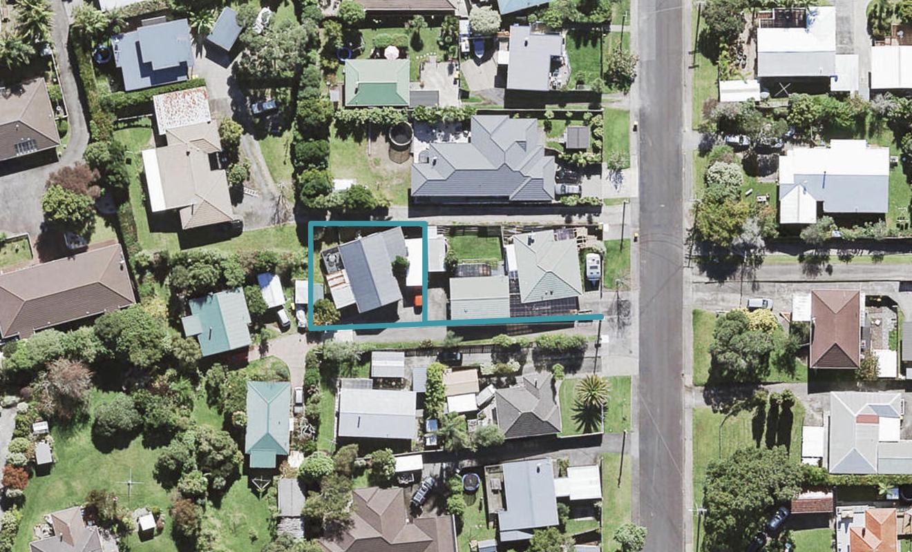 7B Bishop Street, Green Bay, Auckland - Carousel 1