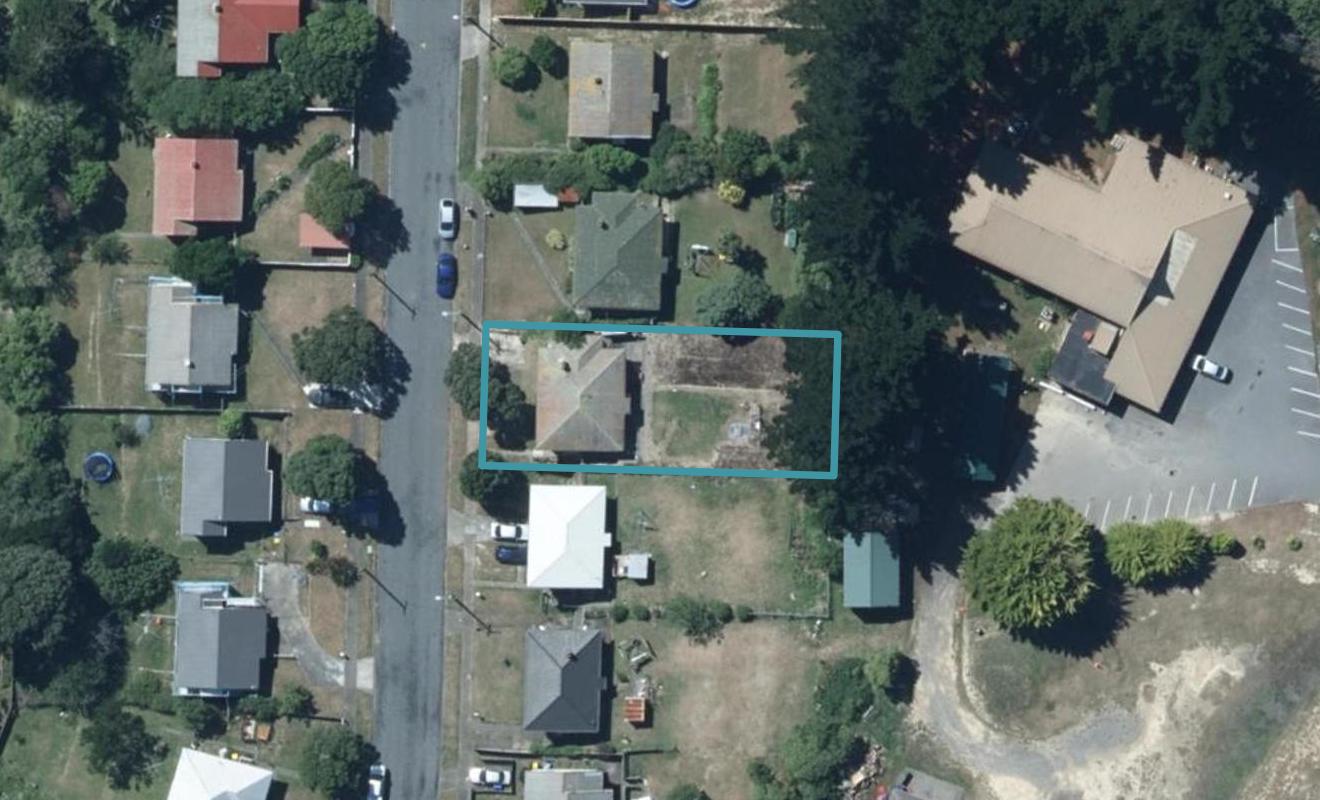 17 Northumberland Street, Cannons Creek, Porirua - Carousel 1