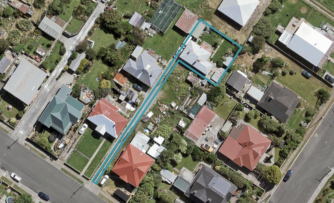7 Spencer Street, Bluff - Carousel 1