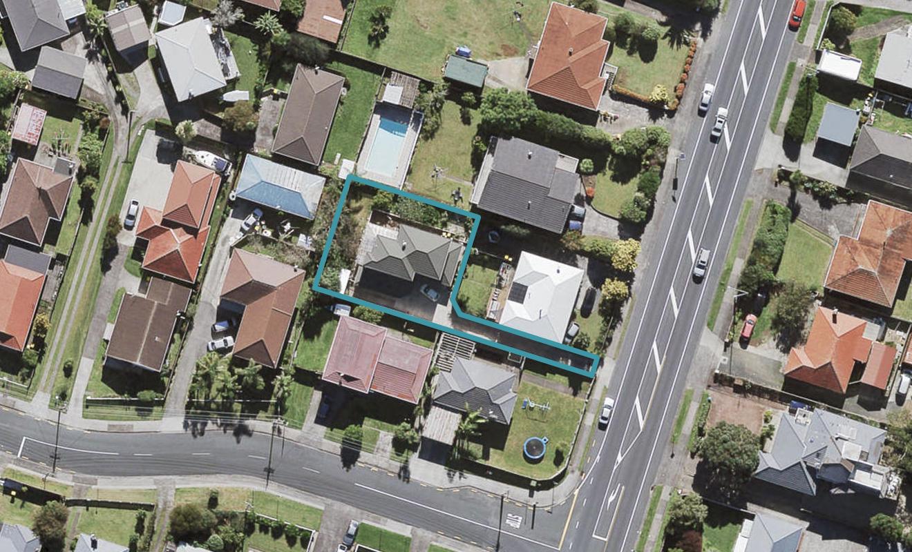 218A Te Atatu Road, Te Atatu South, Auckland - Carousel 1