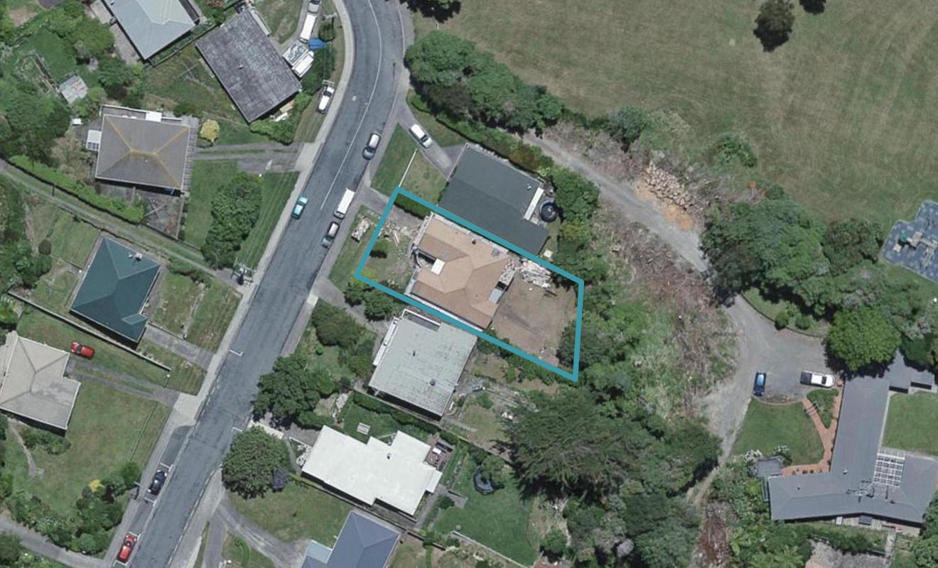 37 Raroa Terrace, Tawa, Wellington - Carousel 1