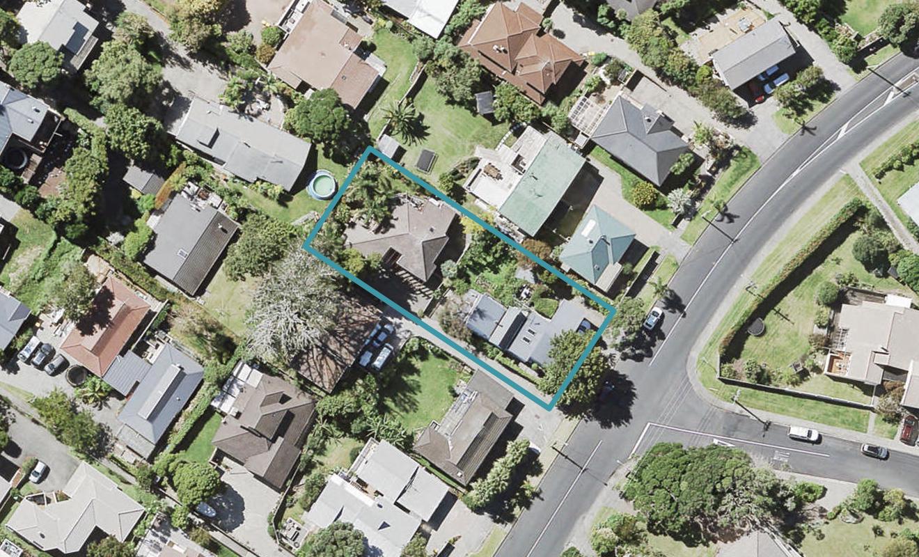 2/452 Beach Road, Murrays Bay, Auckland - Carousel 1