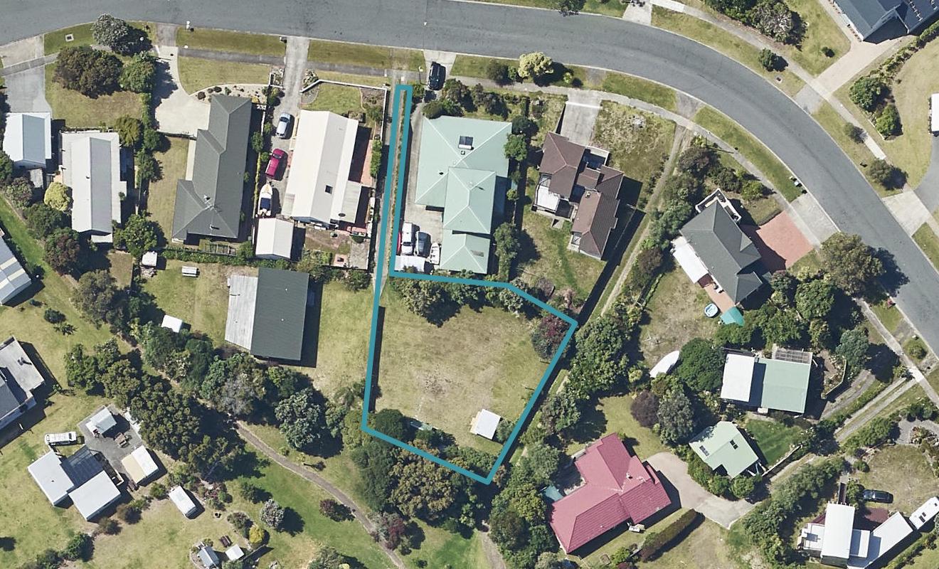 12 Papaunahi Road, Bowentown, Waihi Beach - Carousel 1
