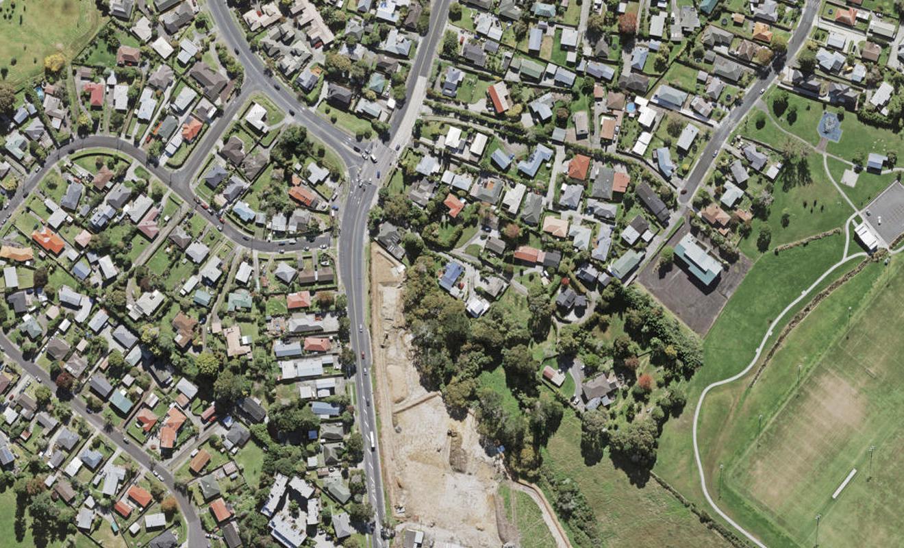 1/129 Edmonton Road, Te Atatū South, Auckland - Carousel 1