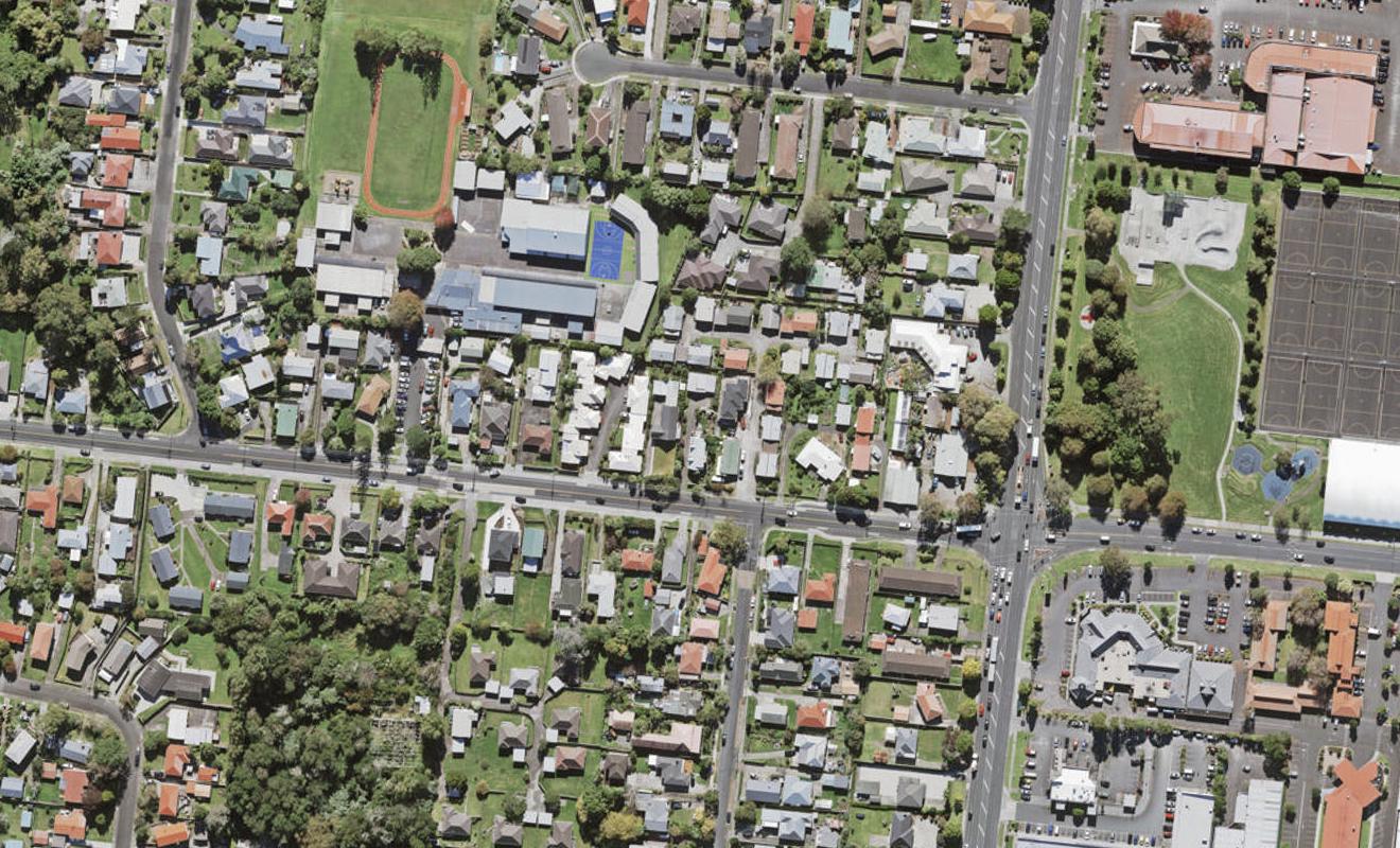 1/15 Pomaria Road, Henderson, Auckland - Carousel 1