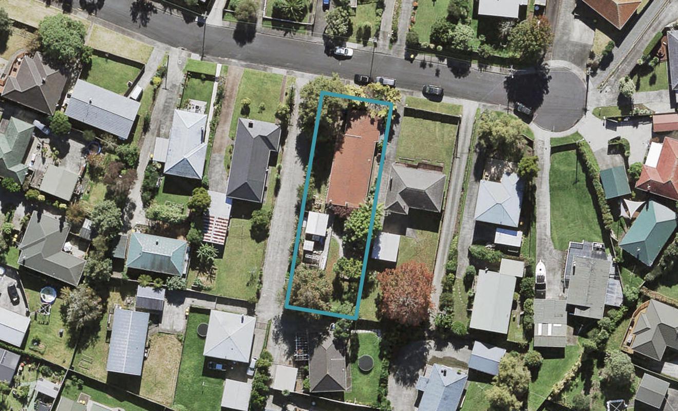 11 Alma Street, Te Atatu South, Auckland - Carousel 1