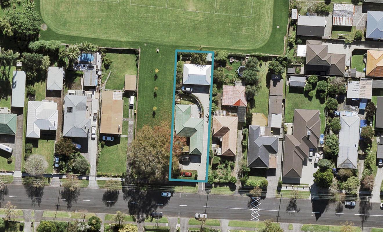 17 Yeovil Road, Te Atatu Peninsula, Auckland - Carousel 1