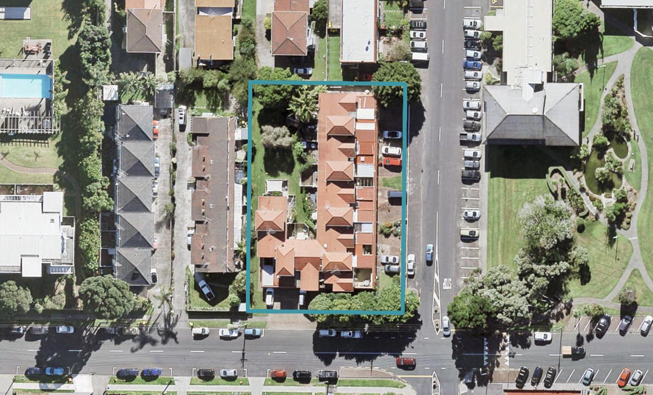 8/3 Glen Road, Browns Bay, Auckland - Carousel 1