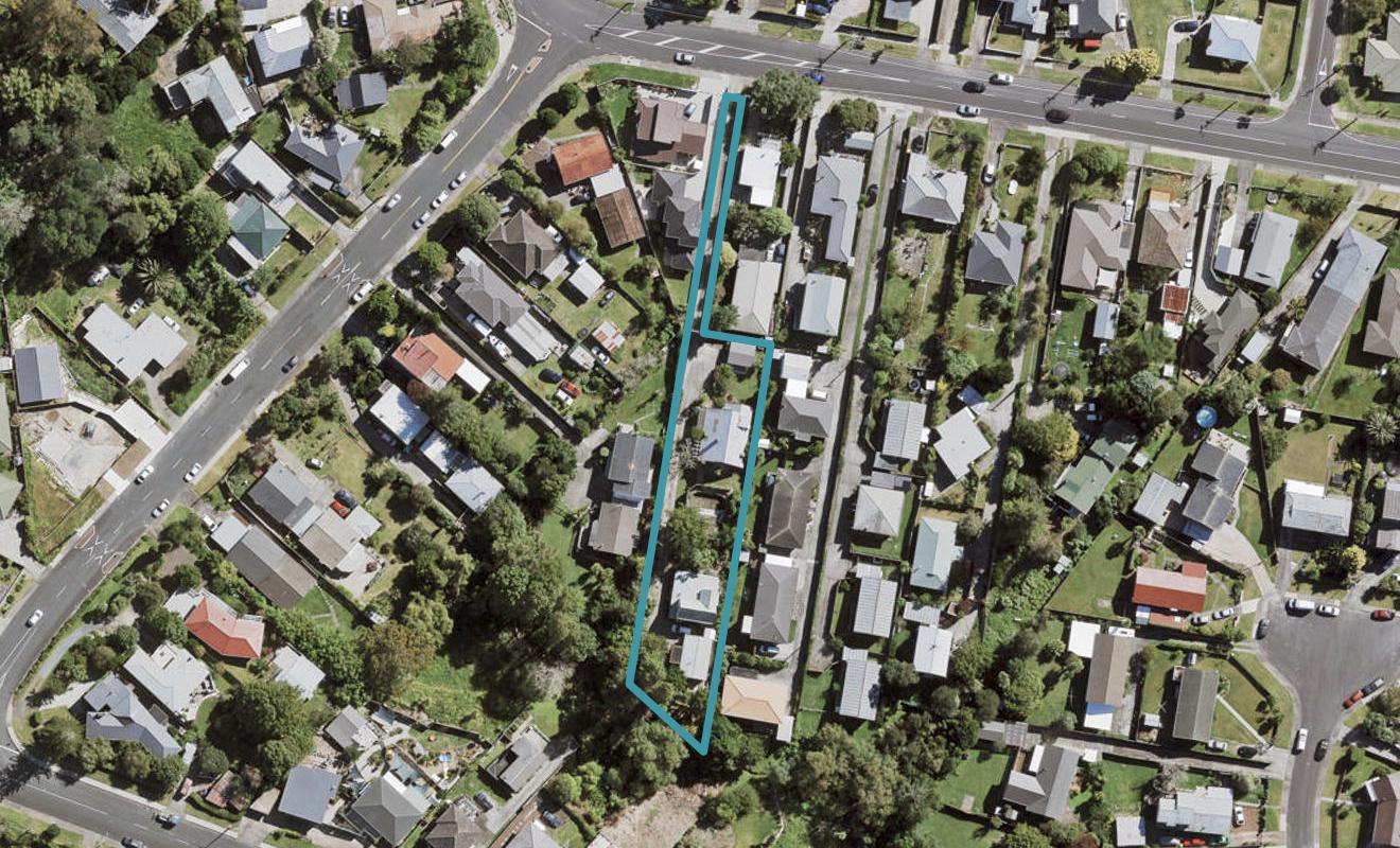 1/125A View Road, Sunnyvale, Auckland - Carousel 1