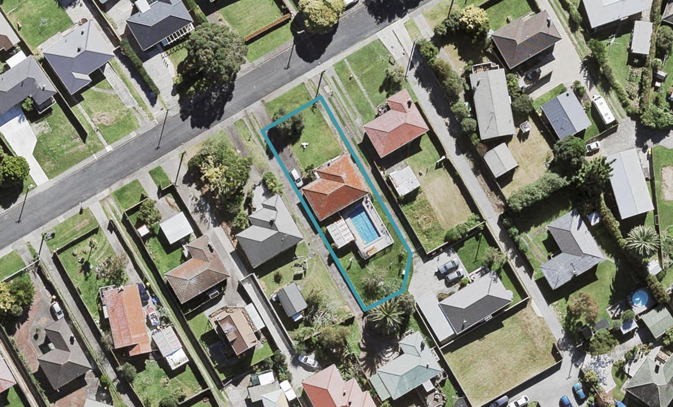 33 Fairclough Road, Beach Haven, Auckland - Carousel 1
