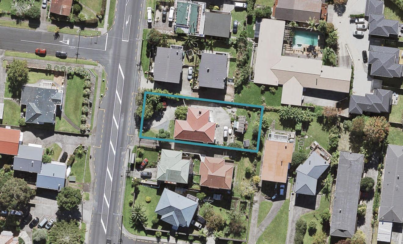 35 Te Atatu Road, Te Atatu South, Auckland - Carousel 1