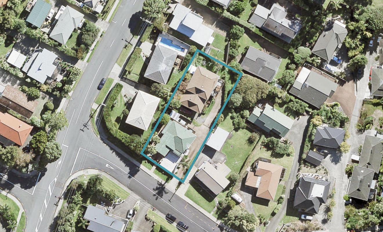 2/25 Mizpah Road, Waiake, Auckland - Carousel 1