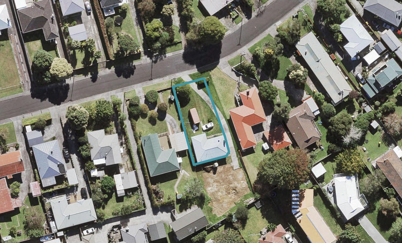31 Coniston Avenue, Te Atatu South, Auckland - Carousel 1