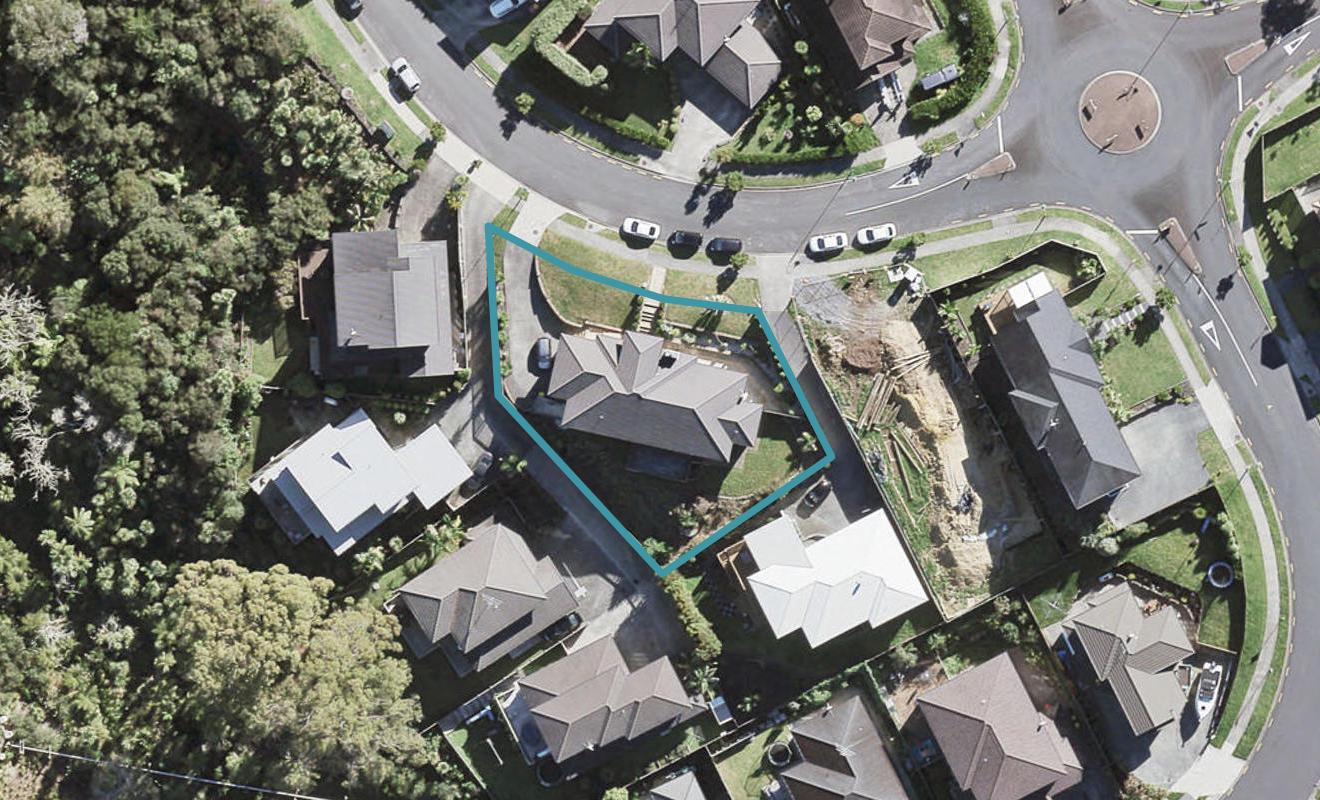 8 Borneo Drive, Fairview Heights, Auckland - Carousel 1