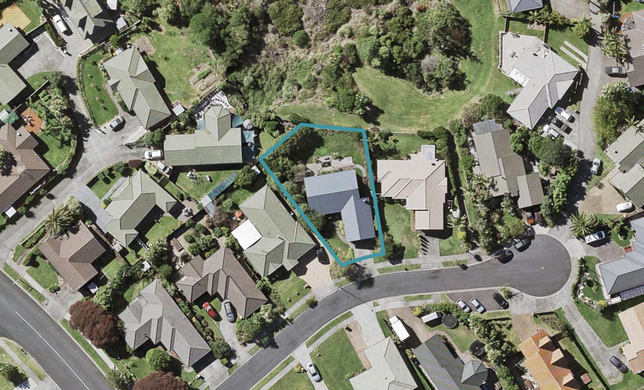 10 Robina Court, Burswood, Auckland - Carousel 1