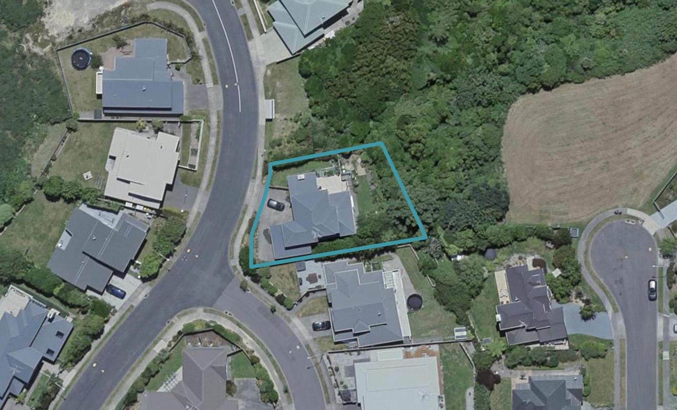 1 Edington Grove, Churton Park, Wellington - Carousel 1