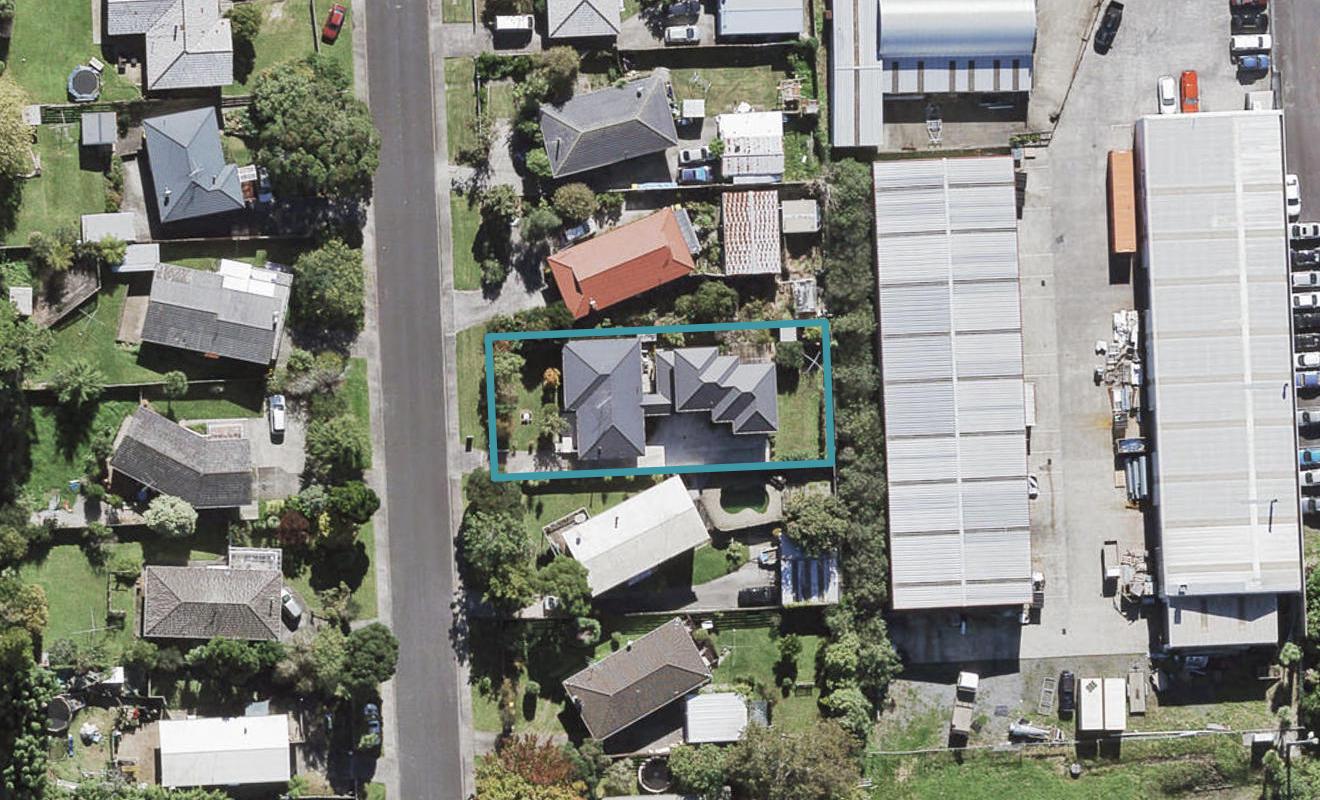 10 Finlow Drive, Te Atatu South, Auckland - Carousel 1