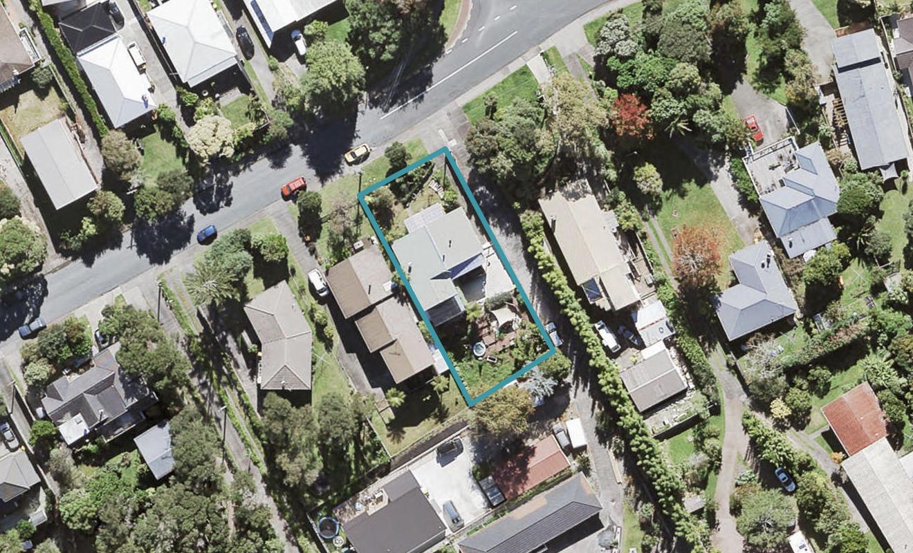 106 Cliff View Drive, Green Bay, Auckland - Carousel 1