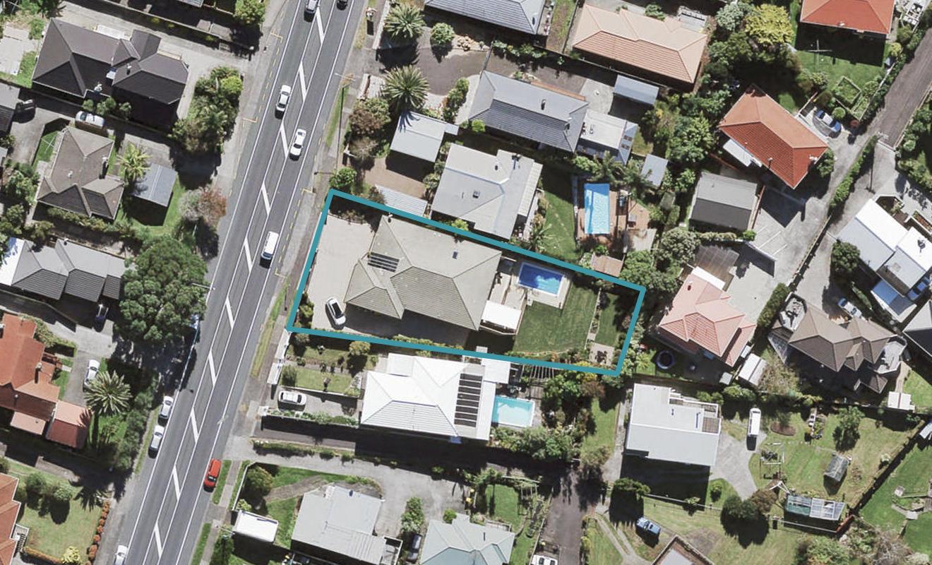 197 Te Atatu Road, Te Atatu South, Auckland - Carousel 1