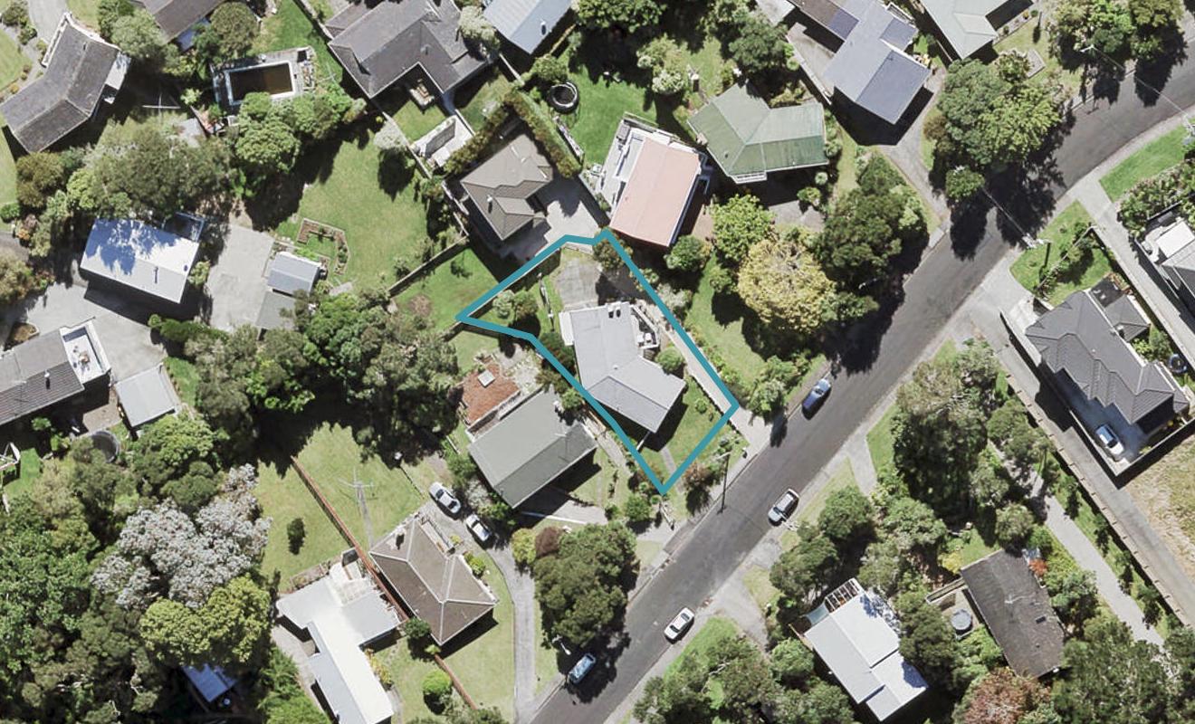 107 Cliff View Drive, Green Bay, Auckland - Carousel 1
