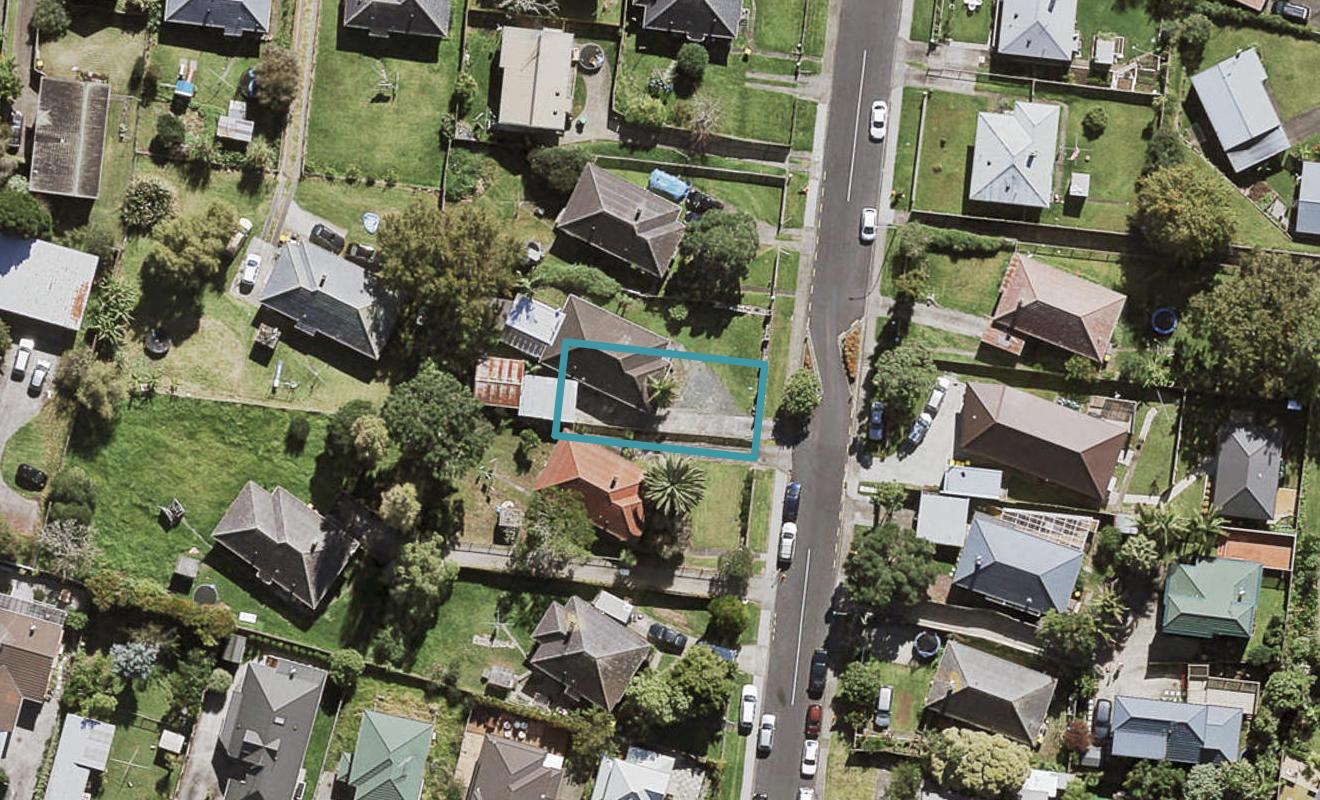 8B Potter Avenue, Northcote, Auckland - Carousel 1