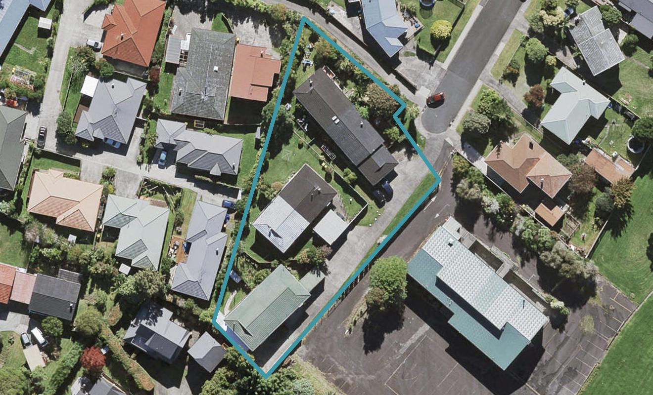 6/38 Kirrie Avenue, Te Atatu South, Auckland - Carousel 1