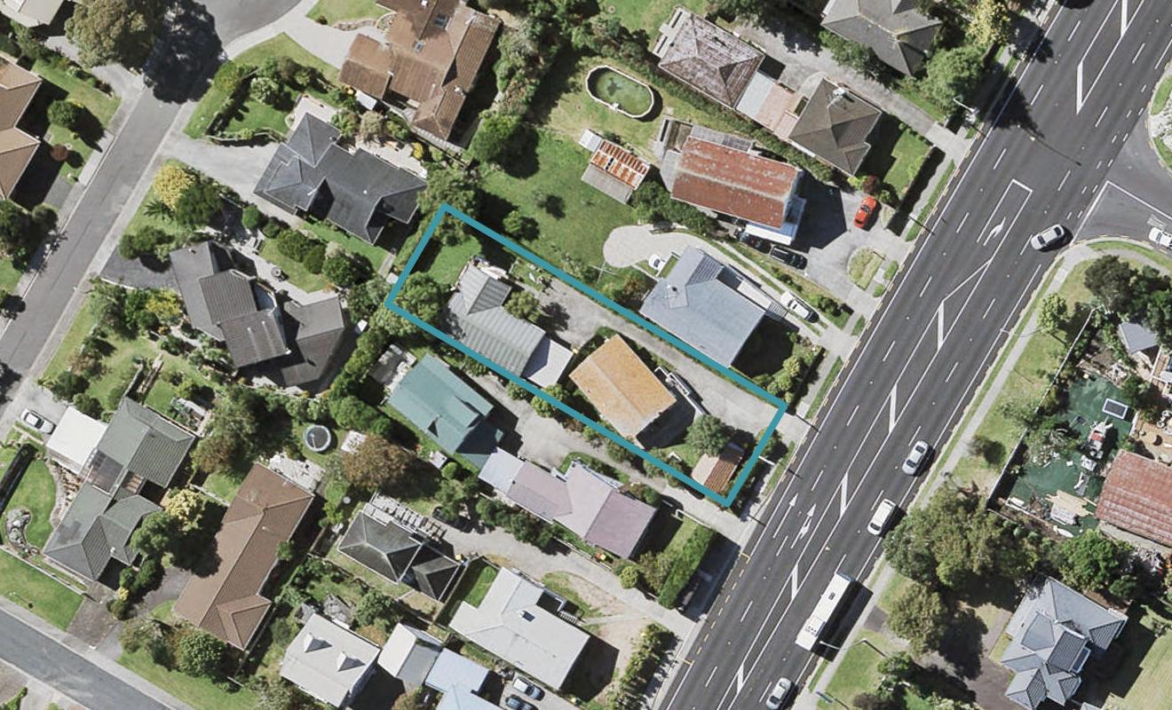 2/472 East Coast Road, Windsor Park, Auckland - Carousel 1