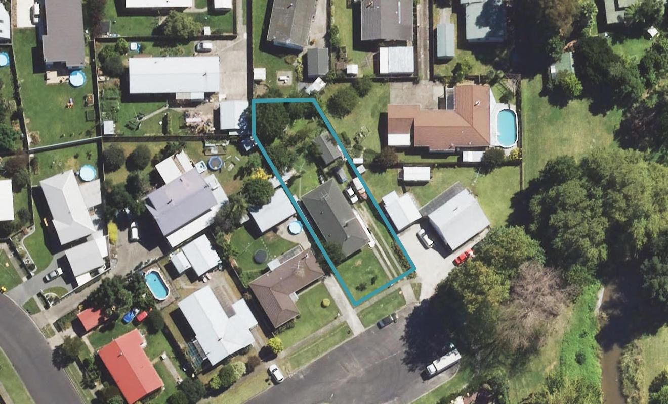 8 U'ren Place, Riverdale, Gisborne - Carousel 1