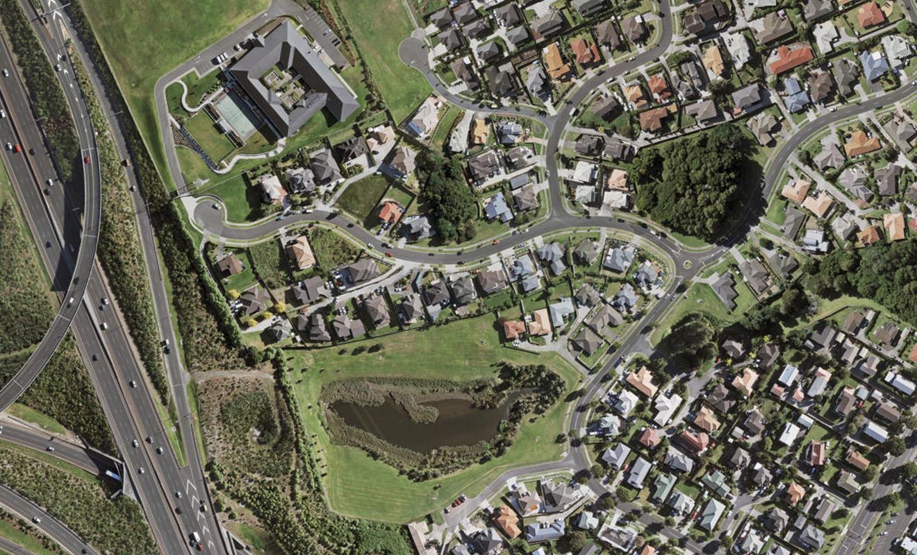 14 Fairchild Avenue, Goodwood Heights, Auckland - Carousel 1