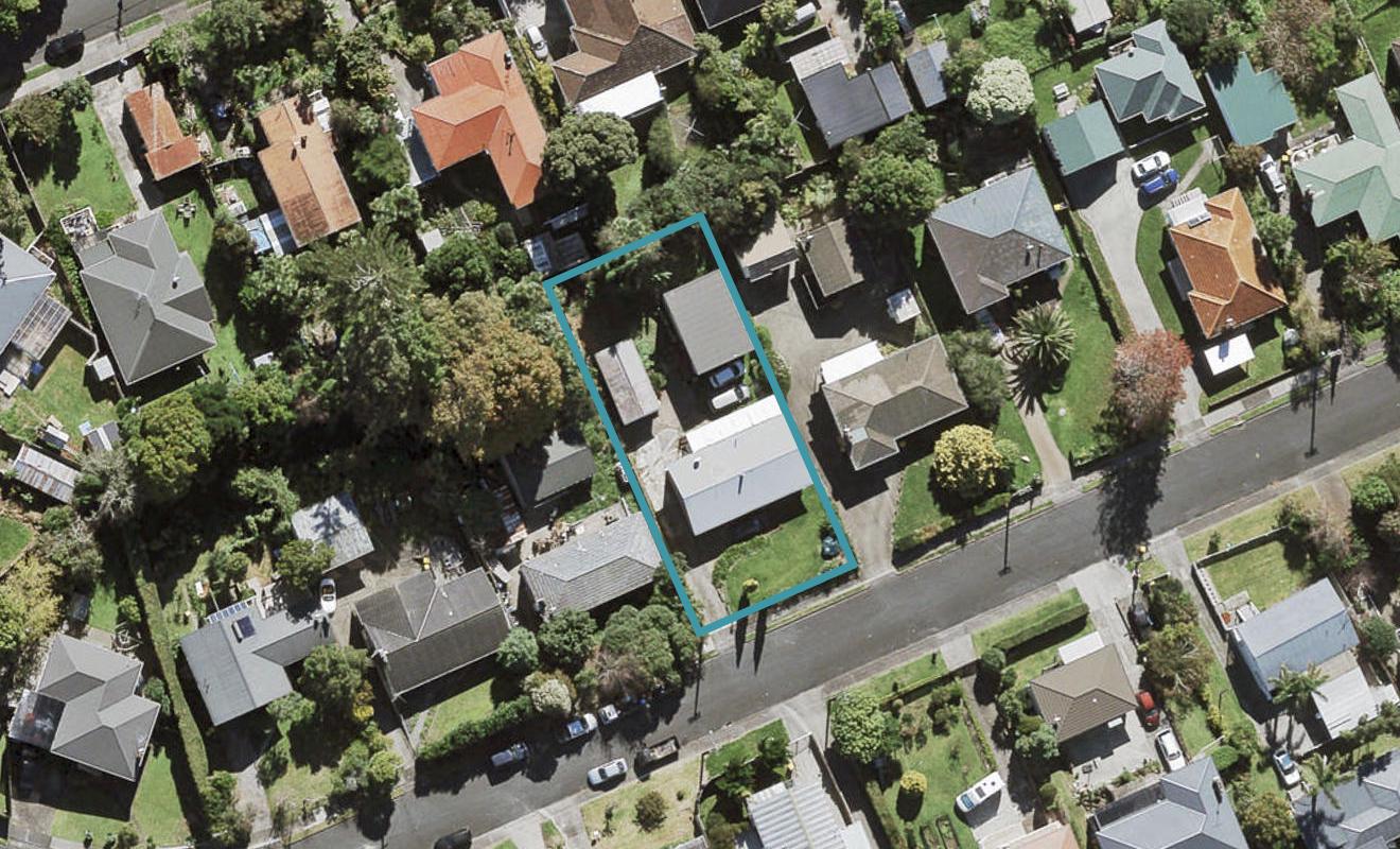 17 Sherwood Avenue, Te Atatu South, Auckland - Carousel 1