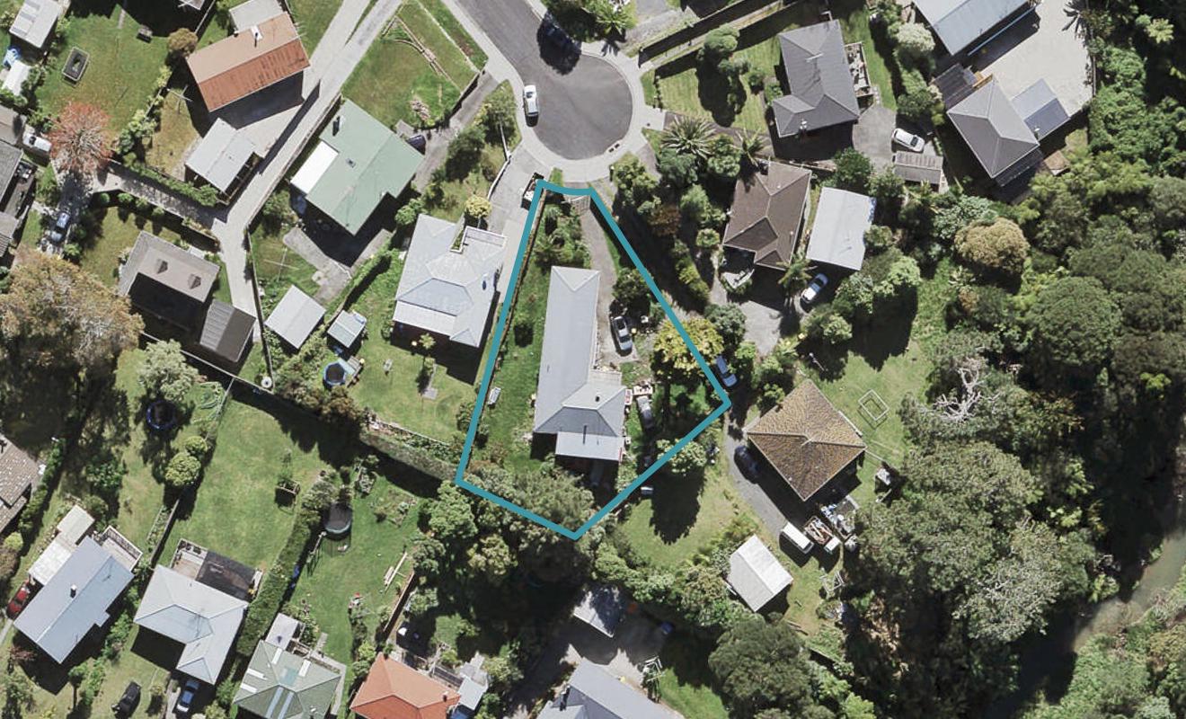 15 Tracey Terrace, Te Atatu South, Auckland - Carousel 1