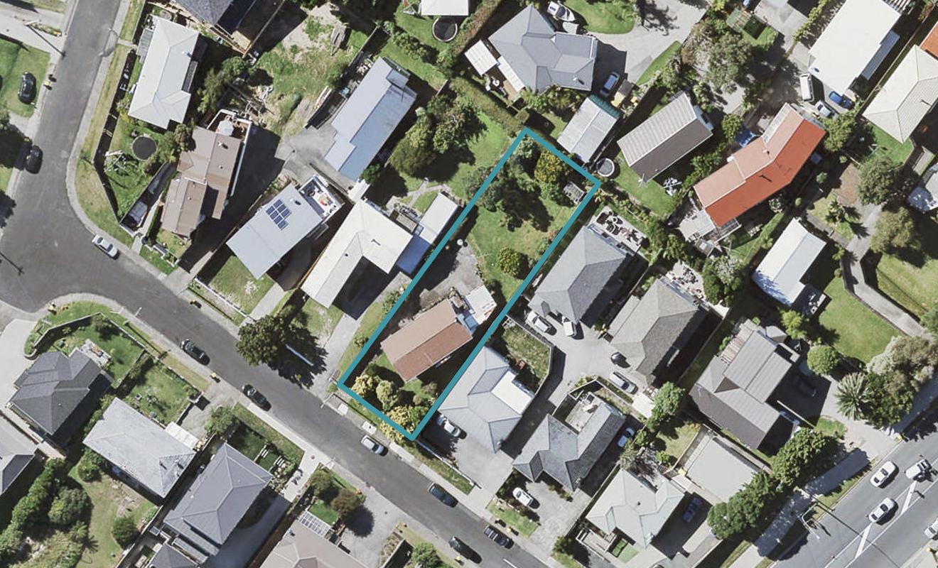 12 Hauraki Crescent, Pinehill, Auckland - Carousel 1