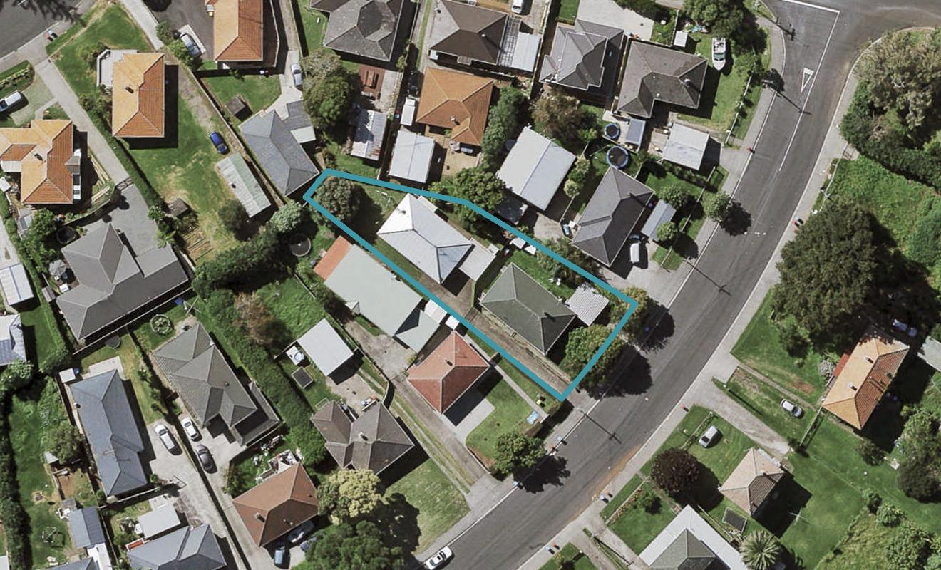 13A Coates Crescent, Panmure, Auckland - Carousel 1