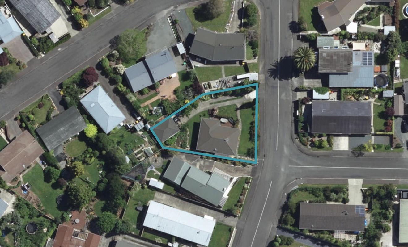24 Churchill Avenue, Richmond - Carousel 1